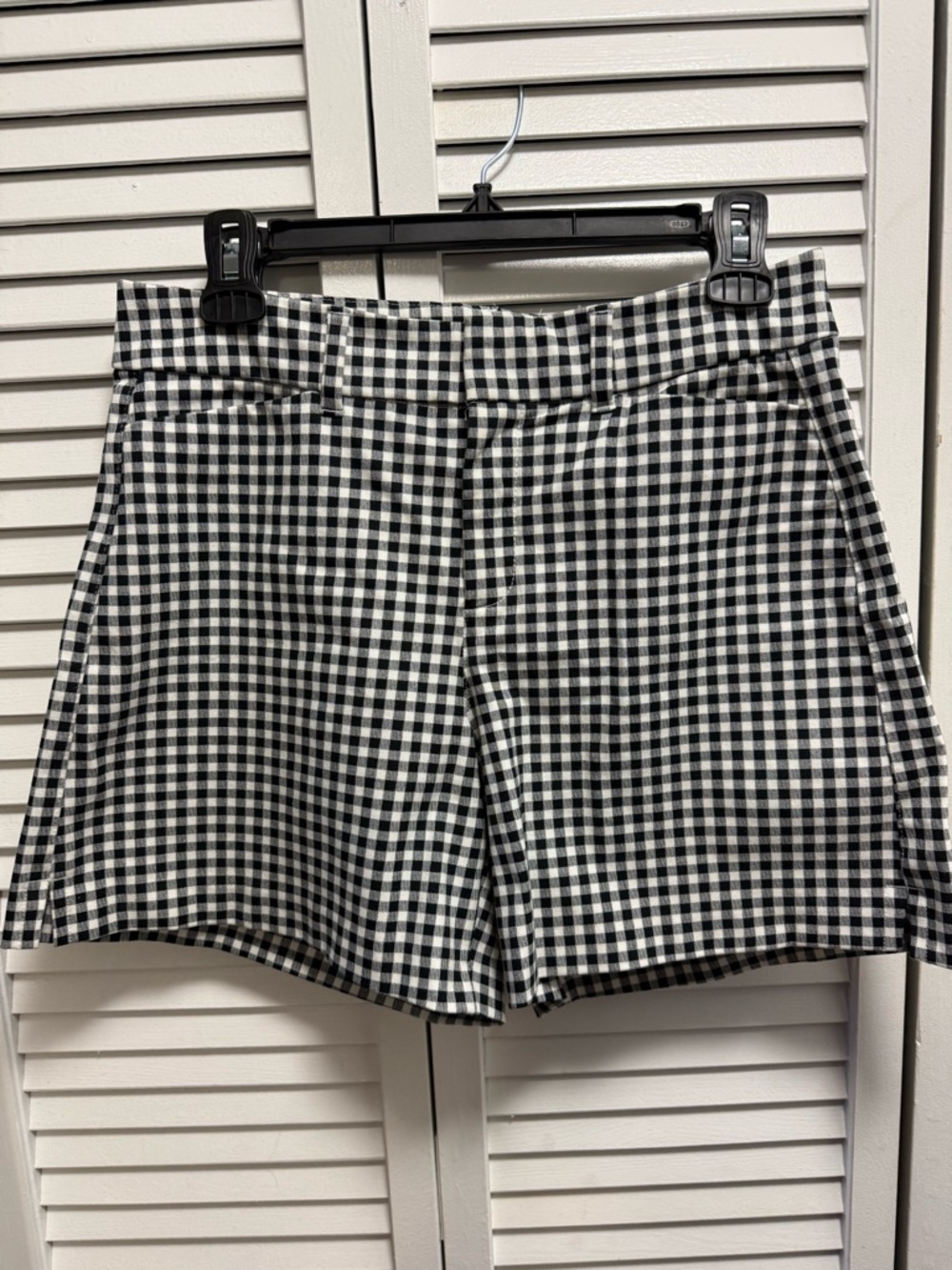 Women’s Old Navy Black & White Gingham High-Waisted Pixie Shorts Size 4